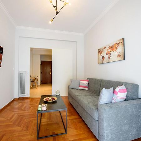 Spacious And Modern One Bedroom Apartment Атина Екстериор снимка