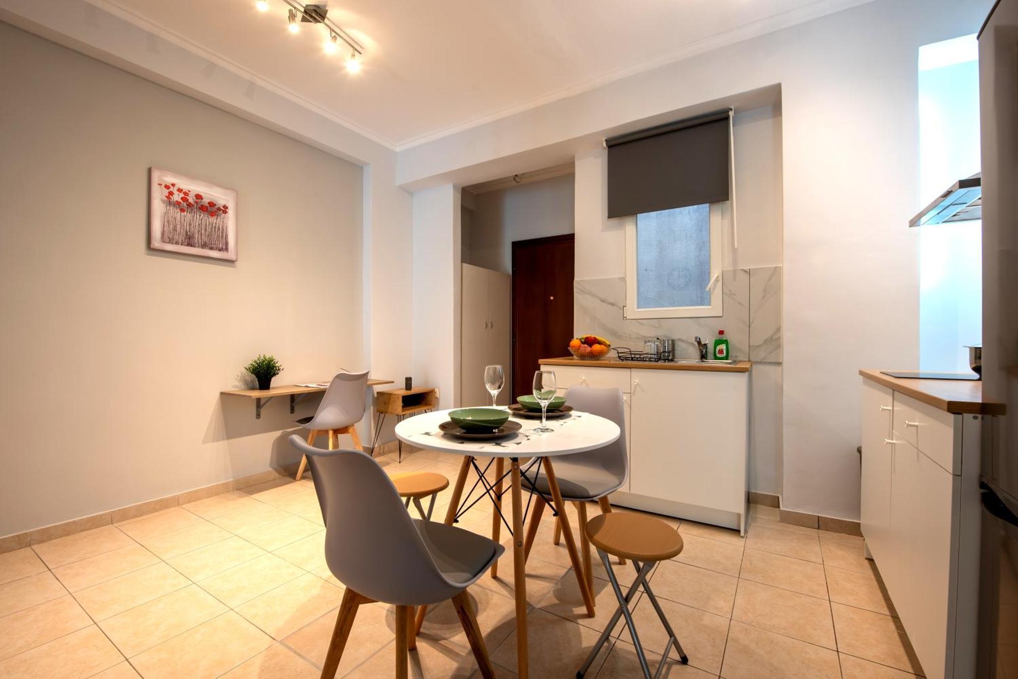 Spacious And Modern One Bedroom Apartment Атина Екстериор снимка
